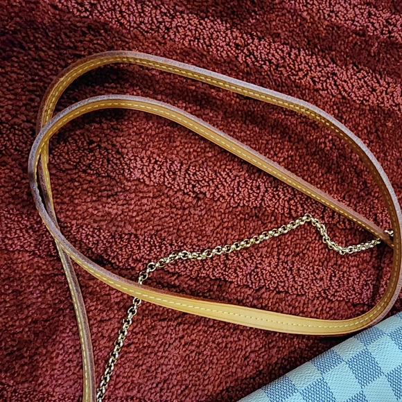 Louis Vuitton Favorite MM Damier Azur Crossbody Bag - Picture 14 of 17